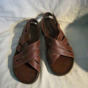 8.5M ~ BareTraps Leather Women’s Sandals ~ chocolate brown ~ 'landey'